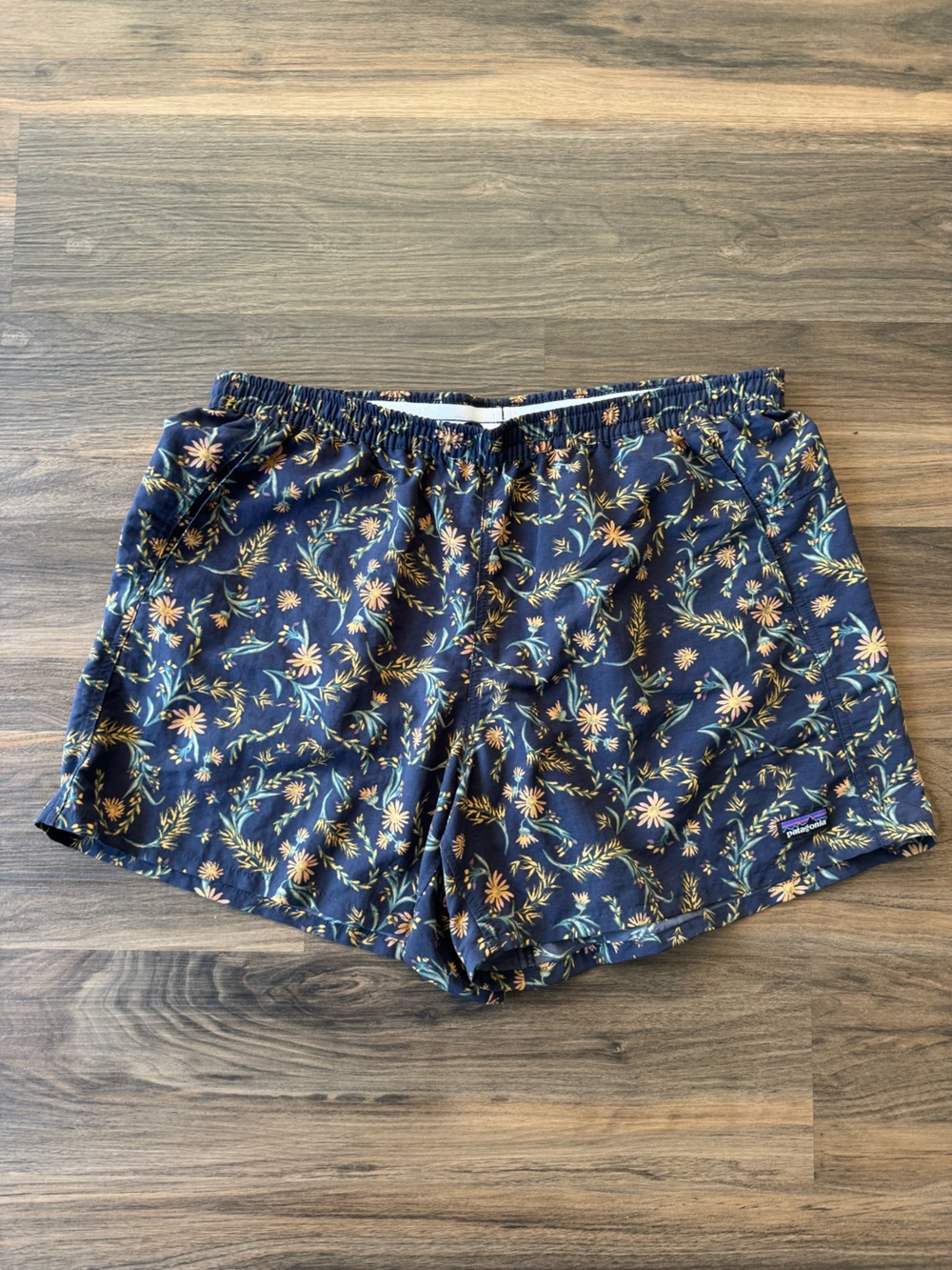 Patagonia Navy Floral Baggies Short sz L
